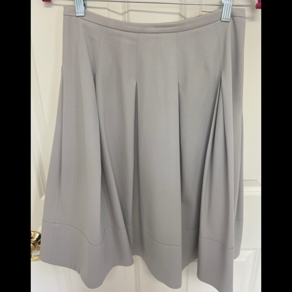 Burberry flowy skirt in gray sz 38 European, 4-6